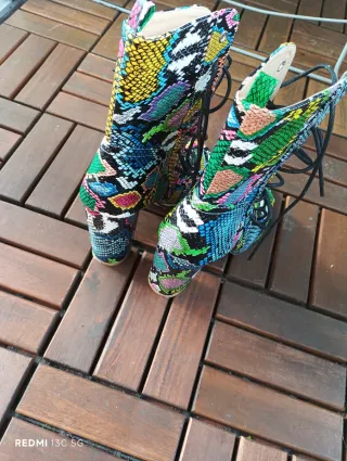 Botines tacón estampado serpiente núm 39