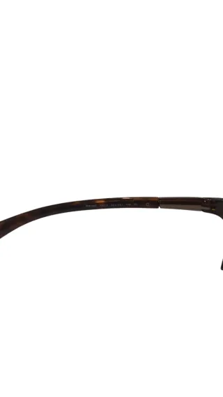 Gafas de sol negras y marrones