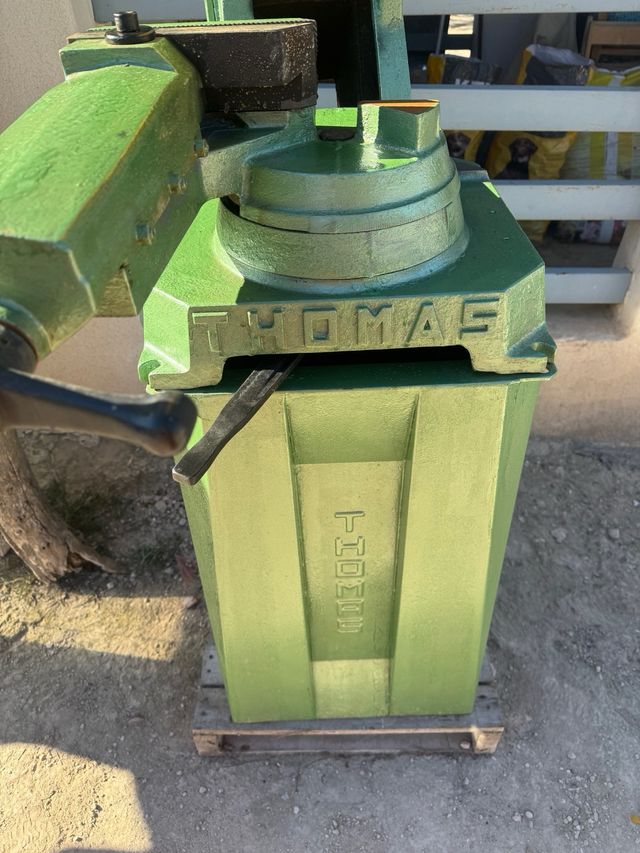 Ingletadora tronzadora THOMAS