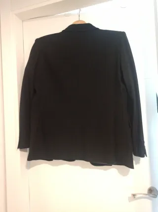 Chaqueta cruzada negra vintage.