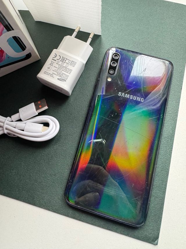 Telefono Samsung Galaxy A70 128 GB 6 GB RAM gratuita
