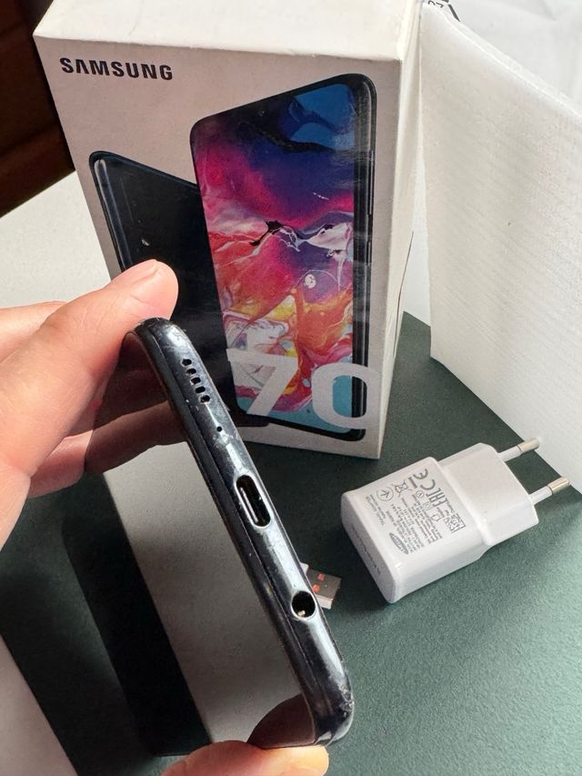 Telefono Samsung Galaxy A70 128 GB 6 GB RAM gratuita