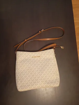 Bolso Michael Kors Kensington Logo Beige