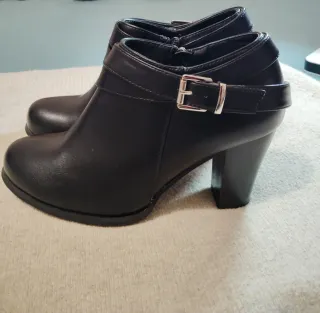 Botines negros eco cuero tacón