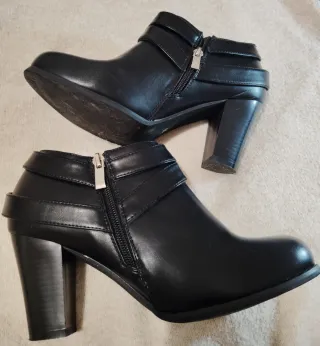 Botines negros eco cuero tacón