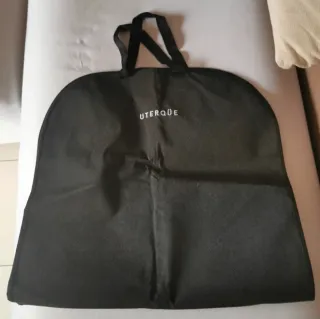 Portatraje Uterqüe Negro