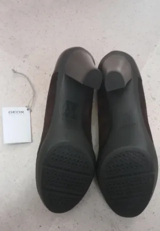 Zapatos de salón Geox marrones