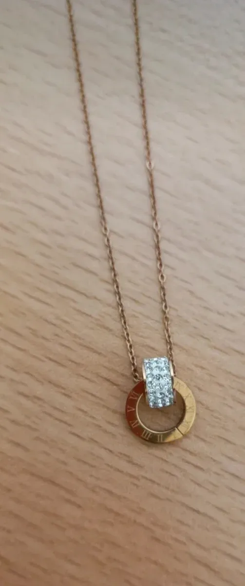 Collana color oro rosa con strass