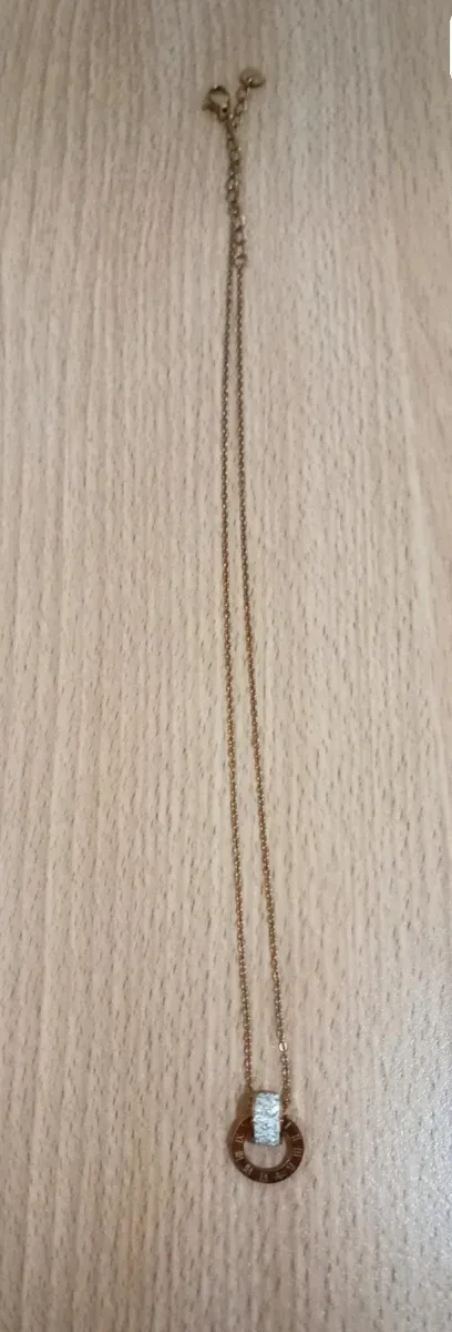 Collana color oro rosa con strass