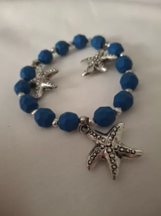 Pulsera con estrellas de mar de bisutería