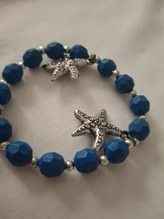 Pulsera con estrellas de mar de bisutería