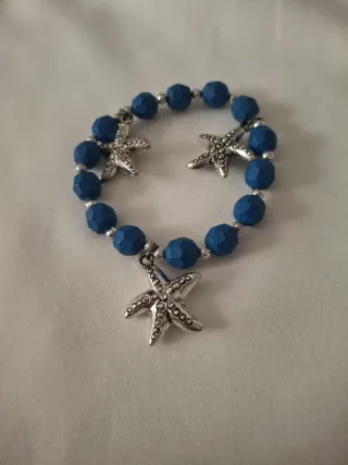 Pulsera con estrellas de mar de bisutería