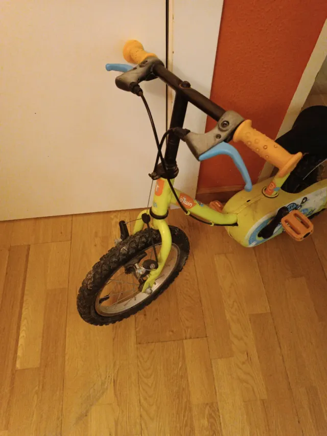 Bicicleta infantil amarilla