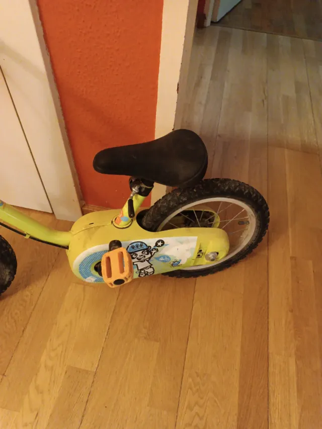Bicicleta infantil amarilla