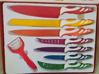 Set di 7 coltelli con pelapatate