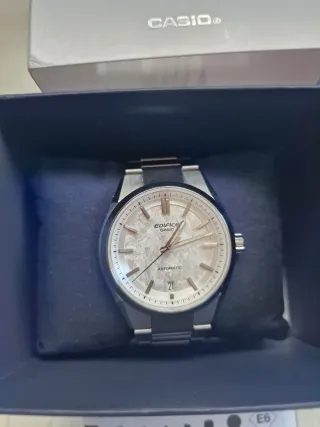 Casio Edifice Automático Plata/Blanco