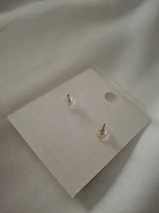 Pendientes cuadrados negros y dorados