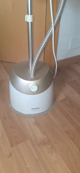 Plancha Vertical Vapor como nueva. Marca Philips
