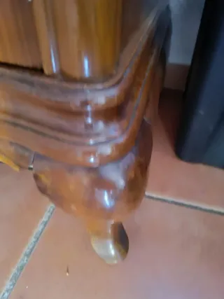 Armario antiguo de madera