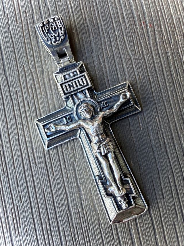 Cruz pectoral ortodoxa de prata escura