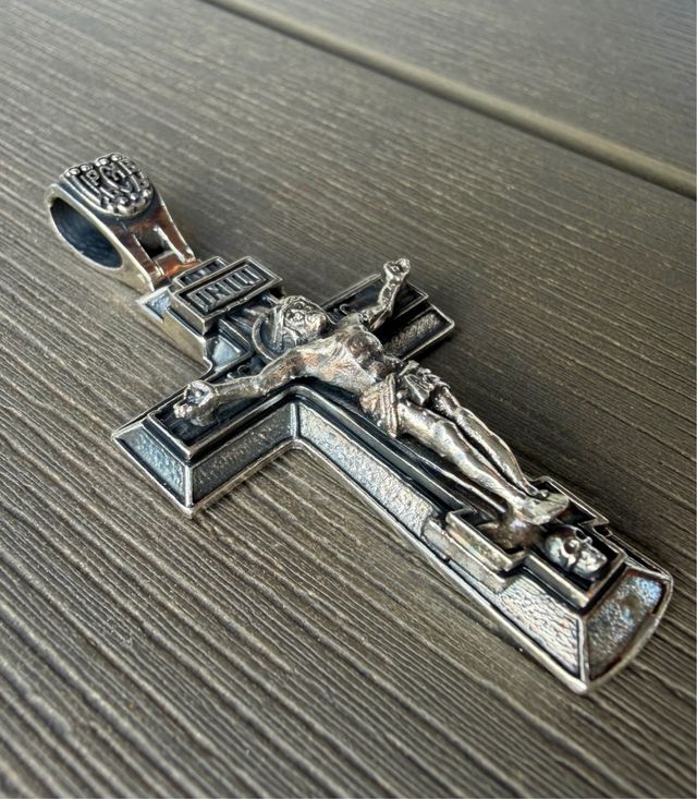 Cruz pectoral ortodoxa de prata escura