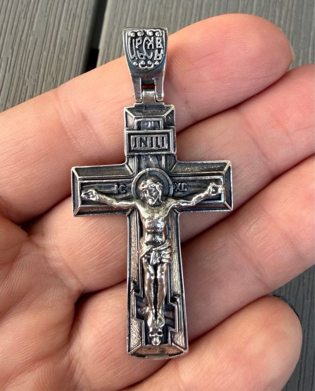 Cruz pectoral ortodoxa de prata escura