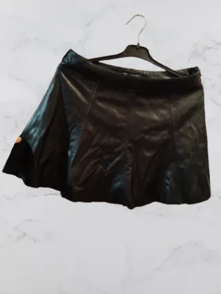 Falda Zara Cuero Negra Talla L