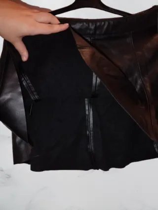 Falda Zara Cuero Negra Talla L