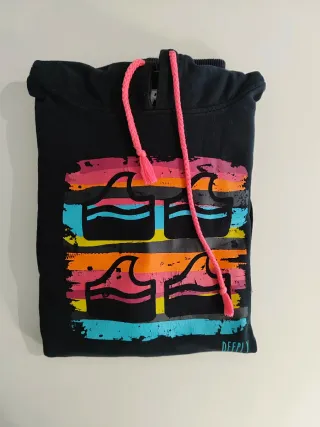 Sudadera Reeplay Negra con Diseño Multicolor