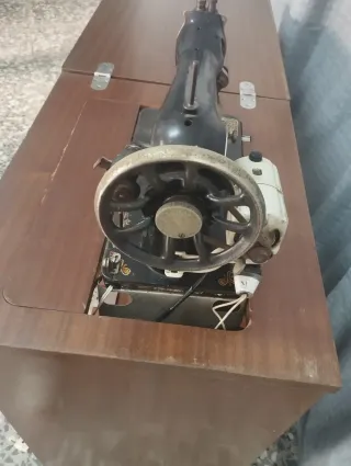 Máquina de coser antigua Hexagon