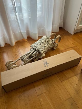 Carrito de muñecas Konges Slojd Dino