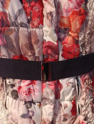 Chaqueta Derhy floral con cinturón