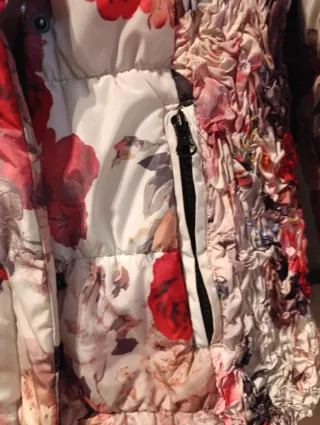 Chaqueta Derhy floral con cinturón