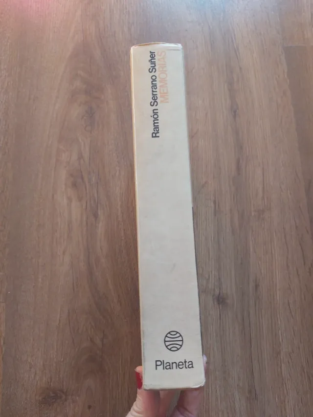 Entre el silencio y la propaganda, la historia ...