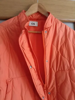 Cazadora bomber acolchada naranja