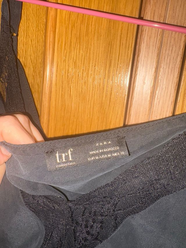 Top negro con encaje