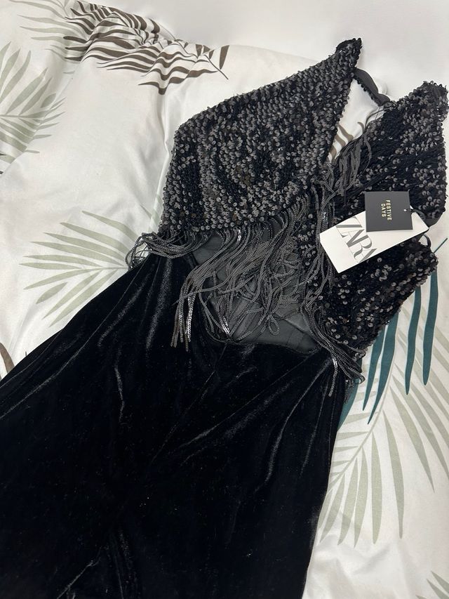 Mono fiesta lentejuelas y flecos Zara