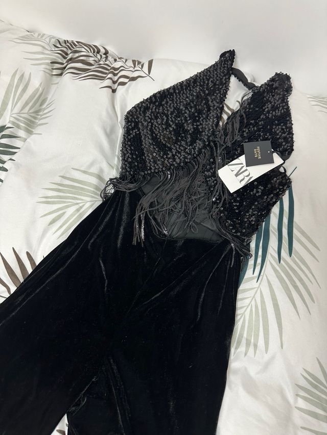 Mono fiesta lentejuelas y flecos Zara