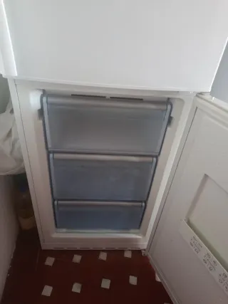 Nevera grande blanca