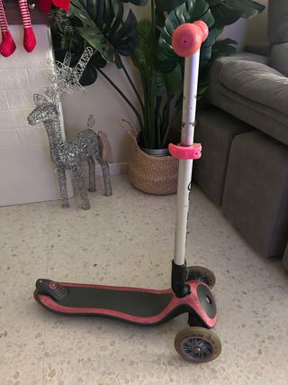 Patinete Globber 3 ruedas rosa. Funcionan luces
