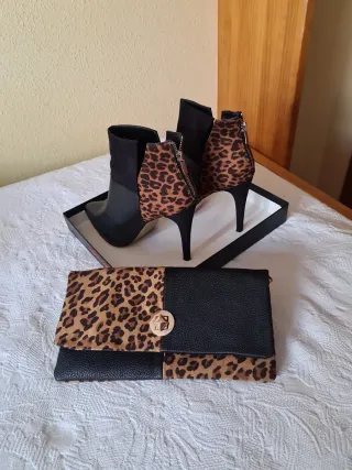 Botines y cartera animal print