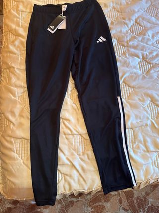 Pantalones Adidas negros con etiqueta