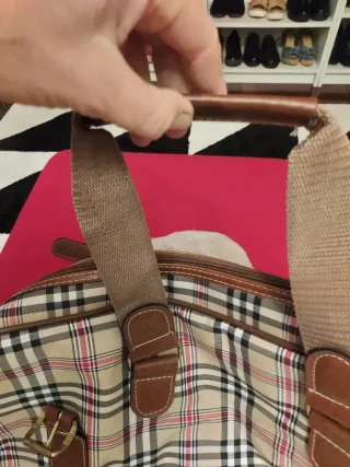 Maleta de viaje con estampado de cuadros