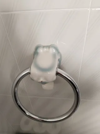 Toalleros jaboneras y portarollos de baño vintage