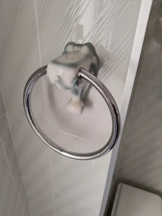 Toalleros jaboneras y portarollos de baño vintage