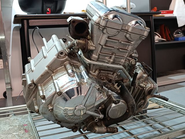 Motor Hyosung Aquila 650 Carburación