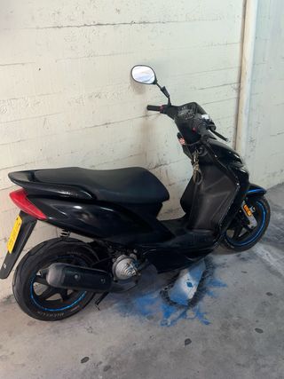 Moto Yamaha Jog RR Negra
