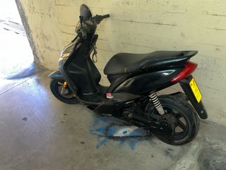 Moto Yamaha Jog RR Negra