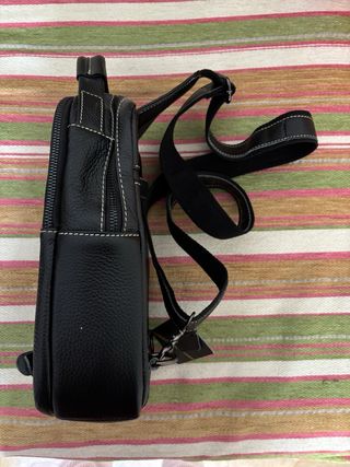 Mochila Bullcaptain Negra Piel. Medidas: 27x17x8