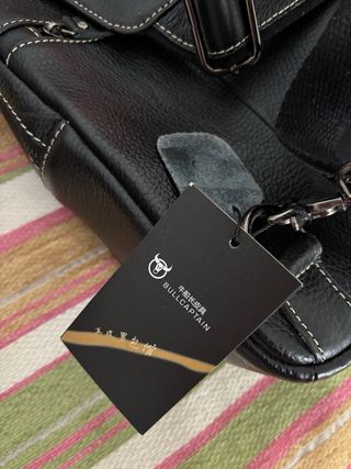 Mochila Bullcaptain Negra Piel. Medidas: 27x17x8